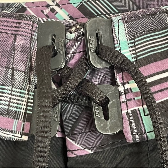 Men’s Reef Stryker Black With Purple Plaid Swim Trunks Board Shorts Size 33 - Picture 4 of 14